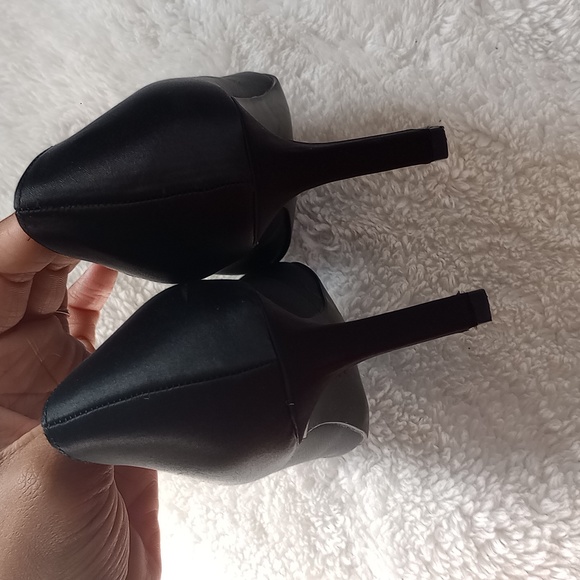 Anne Klein Raylee 2" Pump Women's Size 7 Pointed Toe W/ Sparkling Brooch Dressy - Picture 5 of 10